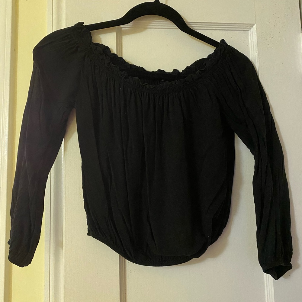 Brandy melville black crop top with scallop detailing😍